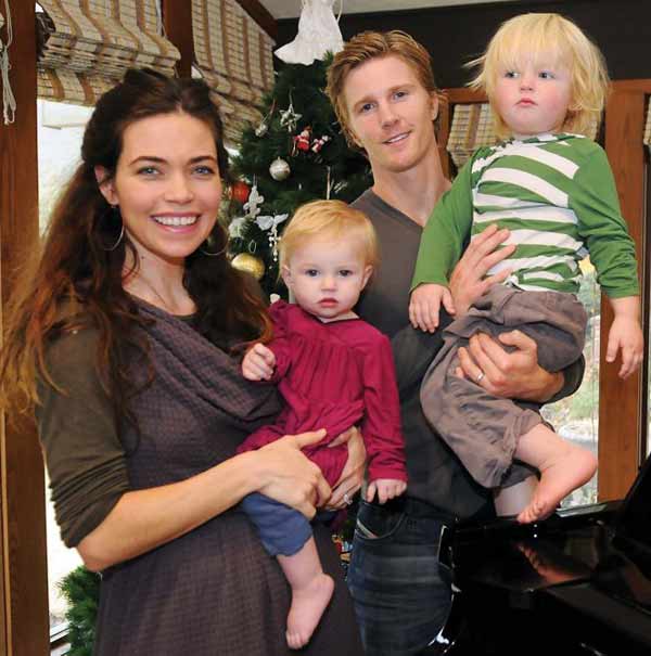Image of Amelia Heinle with her husband and kids