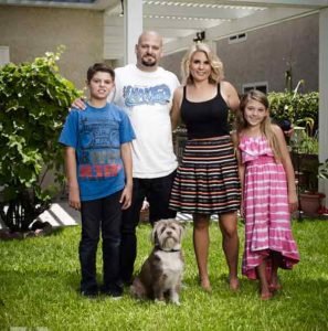 Image of Jarrod Schulz with his wife (Brandi Passante) and their kids ( Payton Schulz and Camren Schulz )