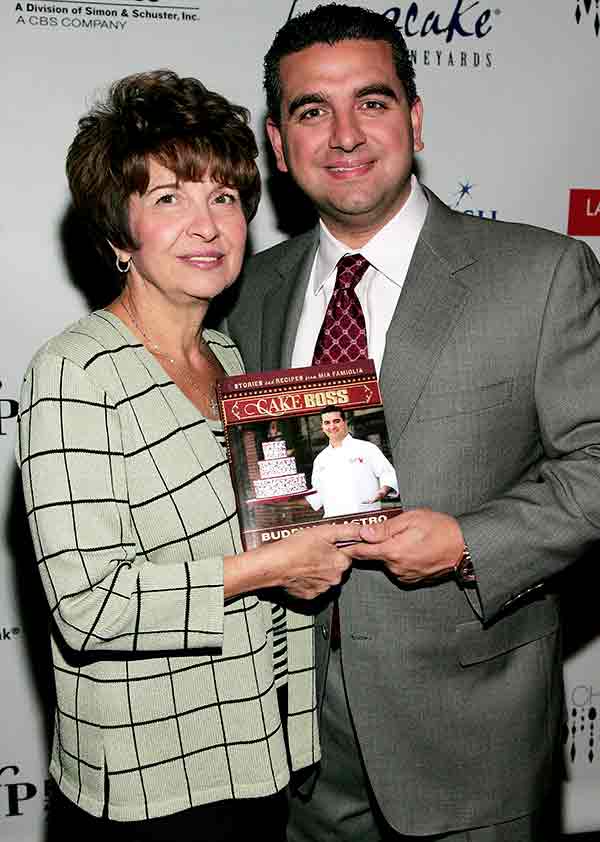 Image of Buddy Valastro with his mother Mary Valastro