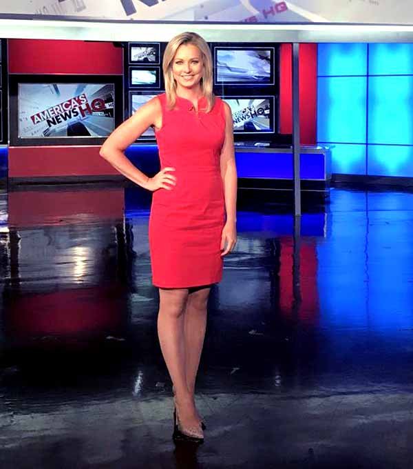 Image of Journalist Sandra Smith height is 5 feet and 8 inches