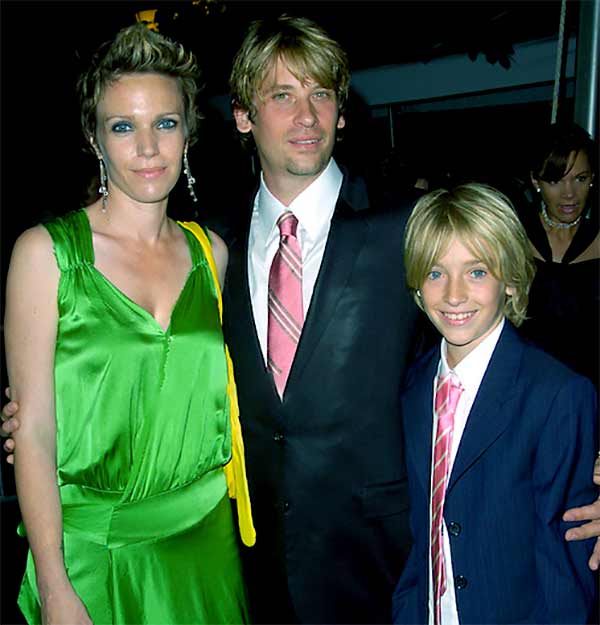 Image of Roger Howarth with his wife Cari Stahler and his son