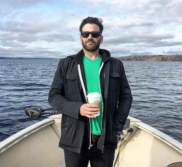 Image of Colin Donnell height is 5 feet 10 inches.