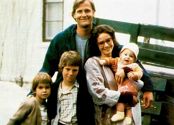 Image of Jeff Daniels with his wife Kathleen Rosemary Treado and with their kids