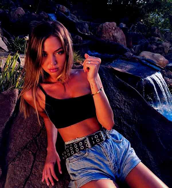 Image of American Youtuber, Erika Costell