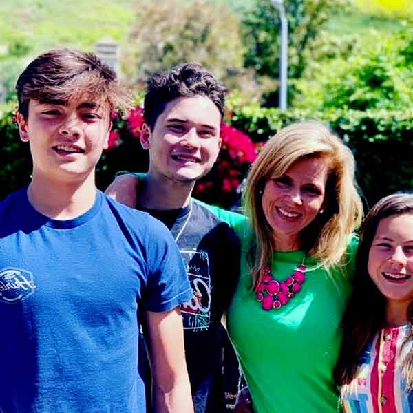 Image of Julie Condra with her kids