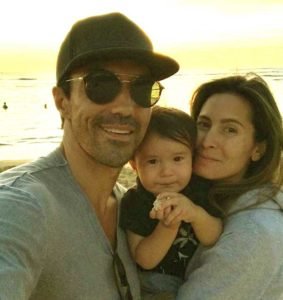 Image of Nicole Garippo with her husband Ian Anthony Dale and with their kid