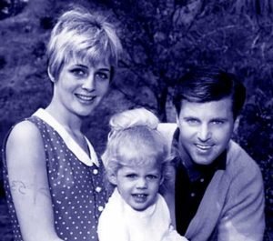 Image of Tracy Nelson with her father Ricky Nelson and mother Kristin Harmon