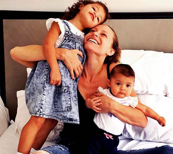 Image of Lauren Hashian with her kids Tiana Gia Johnson and Jasmine Johnson