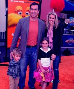 Image of Rob Riggle with his wife Tiffany Riggle and with their kids George Riggle (son) and Abby Riggle (daughter)