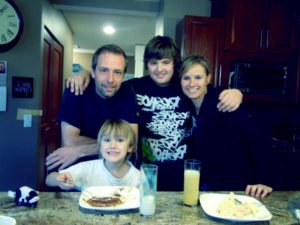 Image of Edgar Hansen with his wife Louise Hansen and with their kids Logan and Erik Hansen