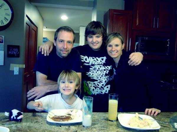 Image of married life of Edgar Hansen with his wife Louise Hansen and with their kids Logan and Erik Hansen