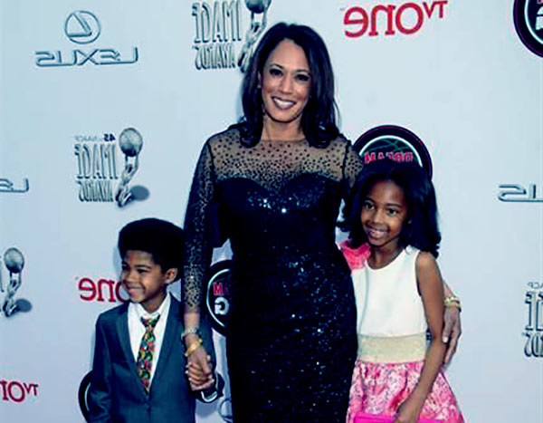 Image of Kamala Harris with her kids