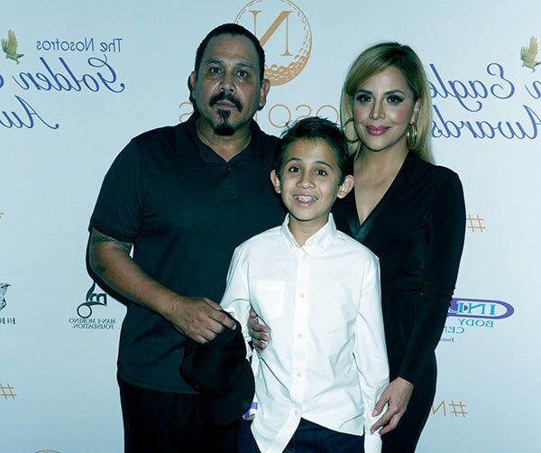 Image of Emilio Rivera with his wife Yadi Valerio and with their son