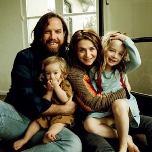 Image of Rob Giles with his wife Caterina and with their kids Eliza Giles and Paloma Michela Giles